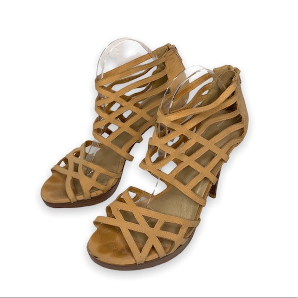 Stuart Weitzman blush cross cross strapped heels size 10